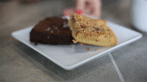 Image of a brownie and a blondie on a plate