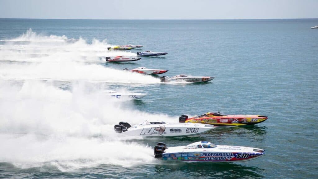 Powerboats racing through Tampa Bay