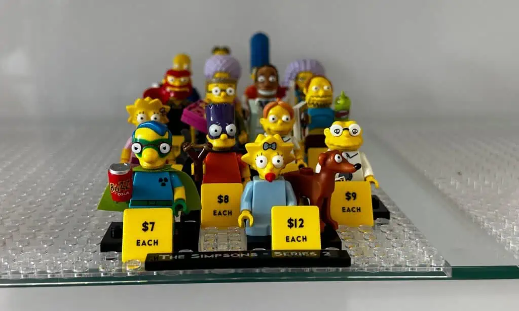 lego mini figures of Simpsons characters
