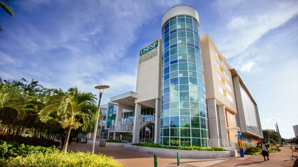 The exterior of a USF St. Pete building