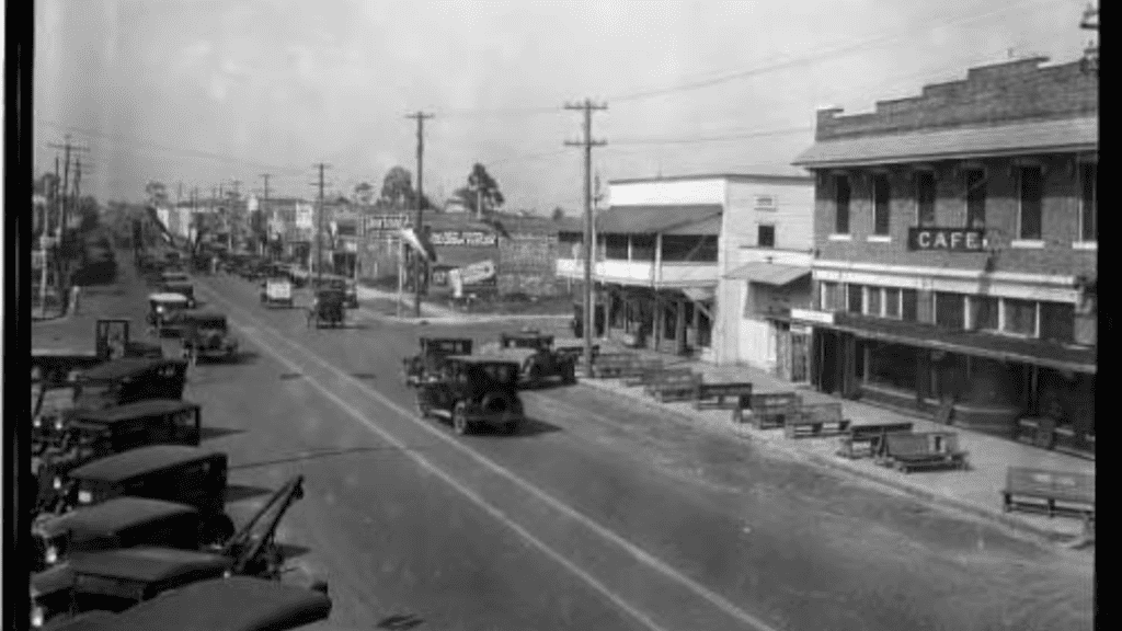 Photo by the Burgertt Brothers (1926) showing MLK Street as a two-way road