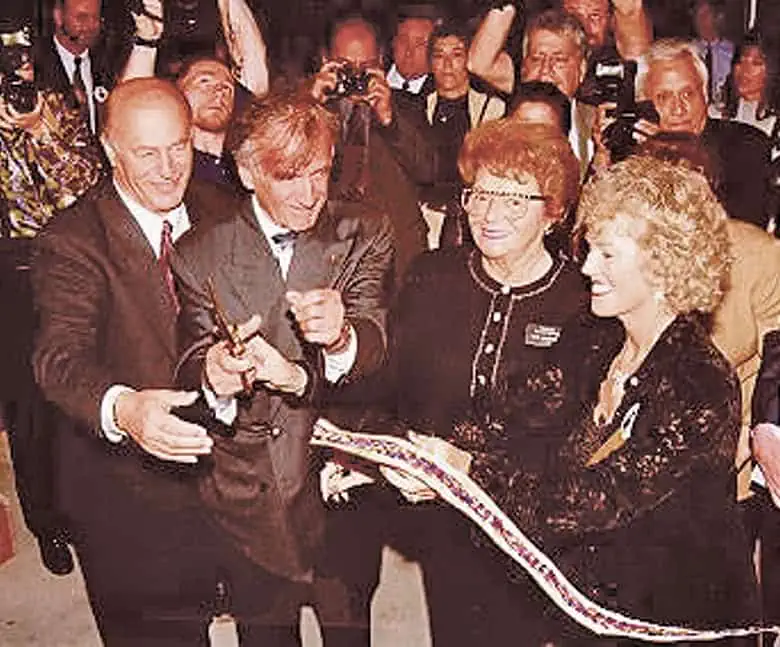 Eli Wiesel at the ribbon cutting of the Florida Holocaust Museum