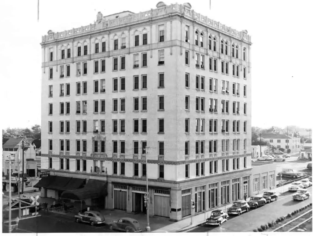 Black and white photo of the Florida Power Building in St. Petersburg in the 1920s.