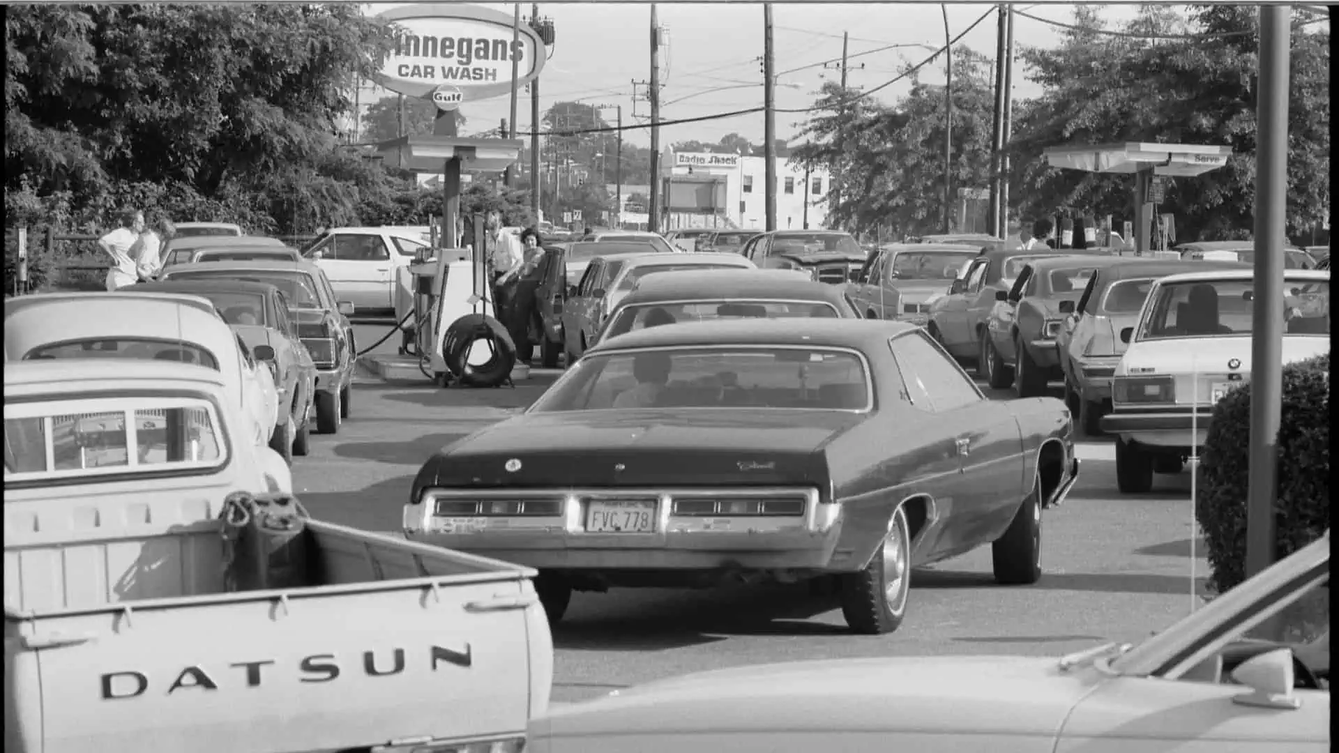 lines of cars waiting for gas during the oil embargo