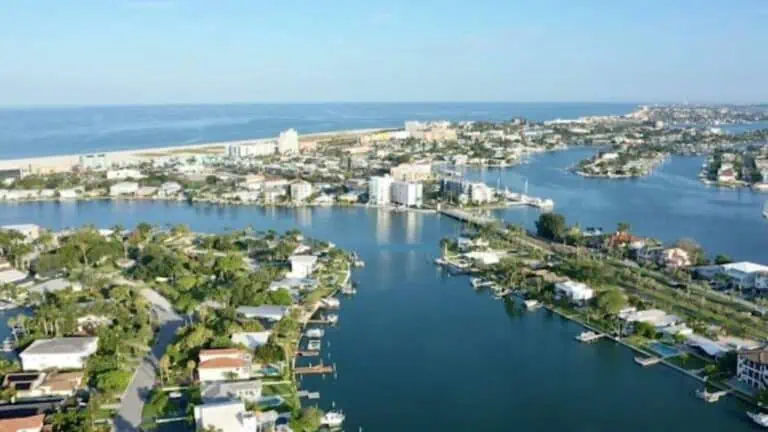 view of waterway and houses in Florida