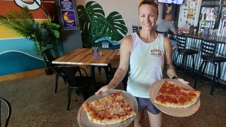 The dining room and pizza at Nicko's in St. Pete
