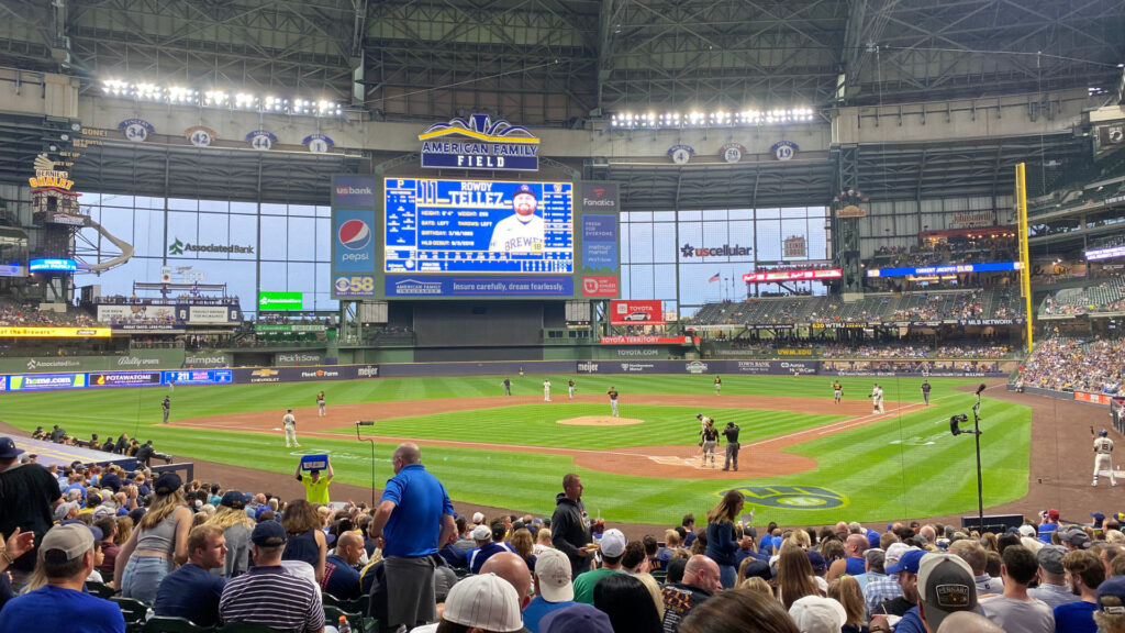 People at a baseball game